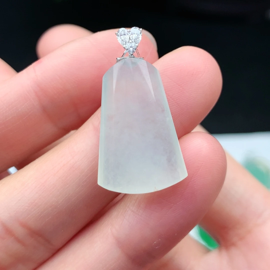 翡翠22K金镶嵌颈饰