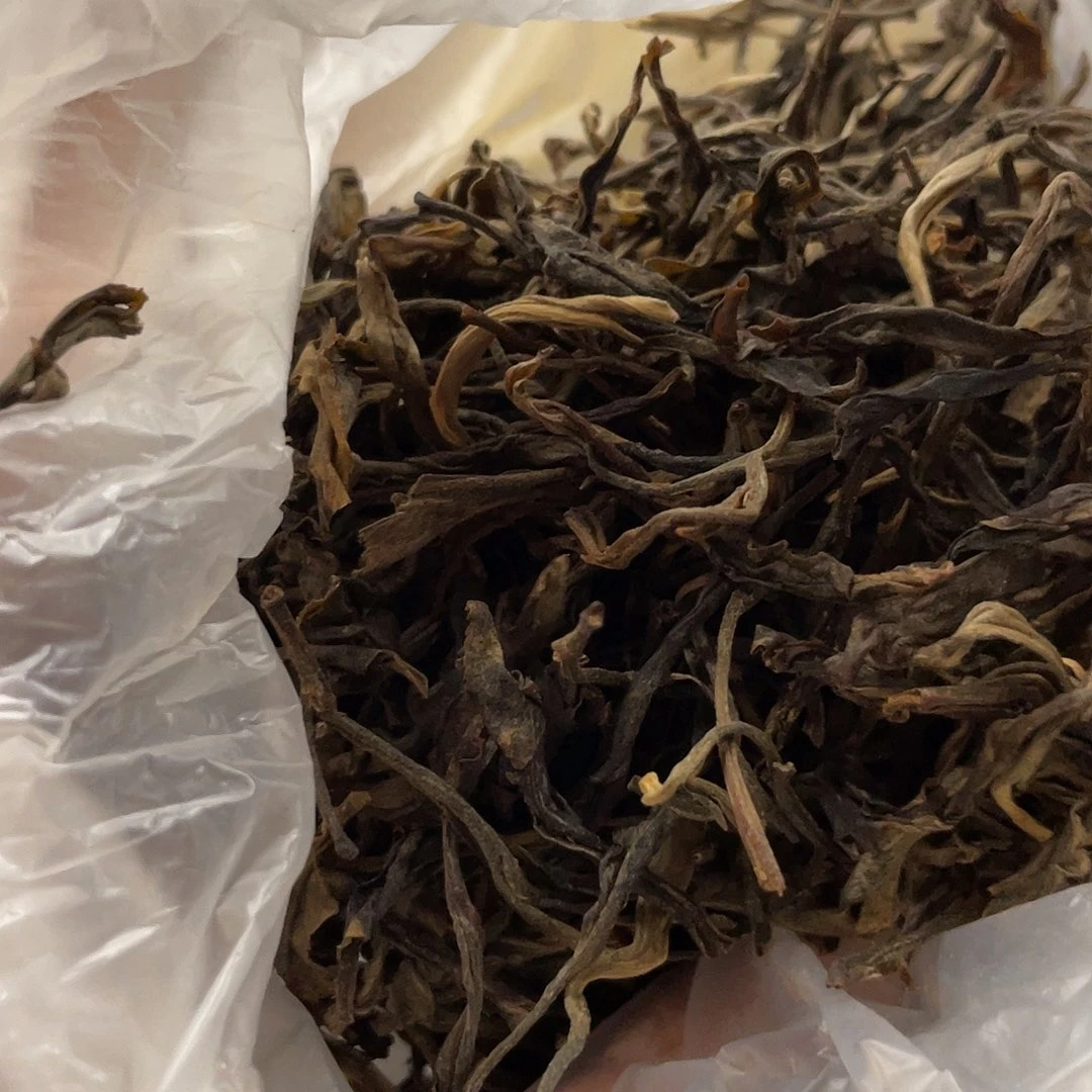 搪瓷杯子里还有很多东西