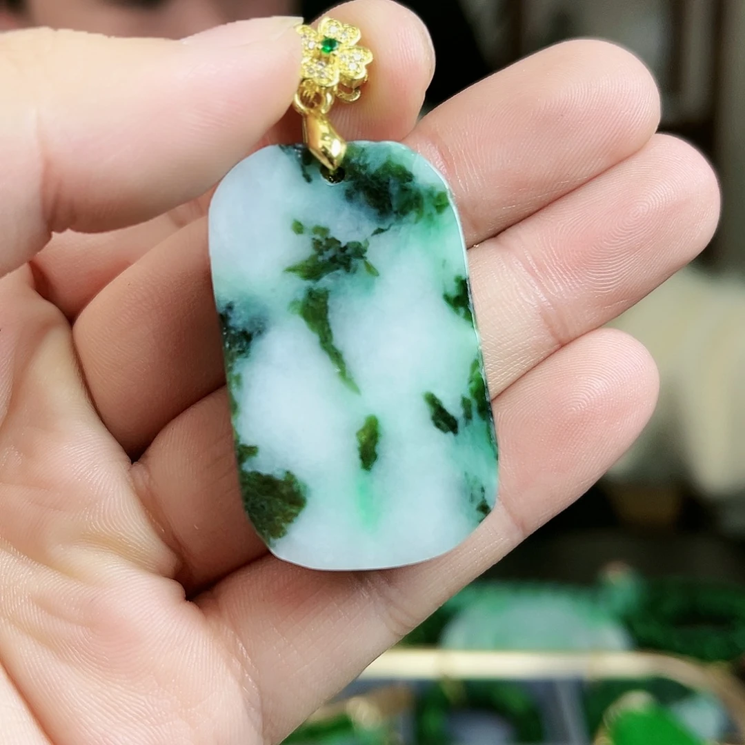 翡翠颈饰未镶嵌吊坠