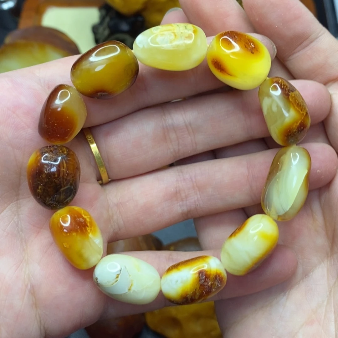 琥珀颈饰未镶嵌唐