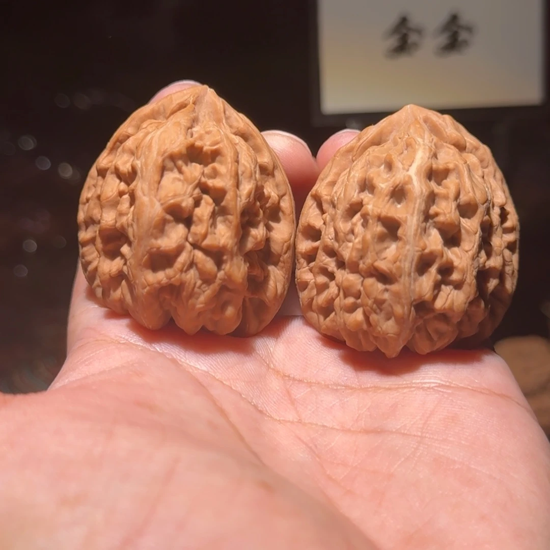 把件核桃1465红锦鲤三角，尺寸40.5 41 45