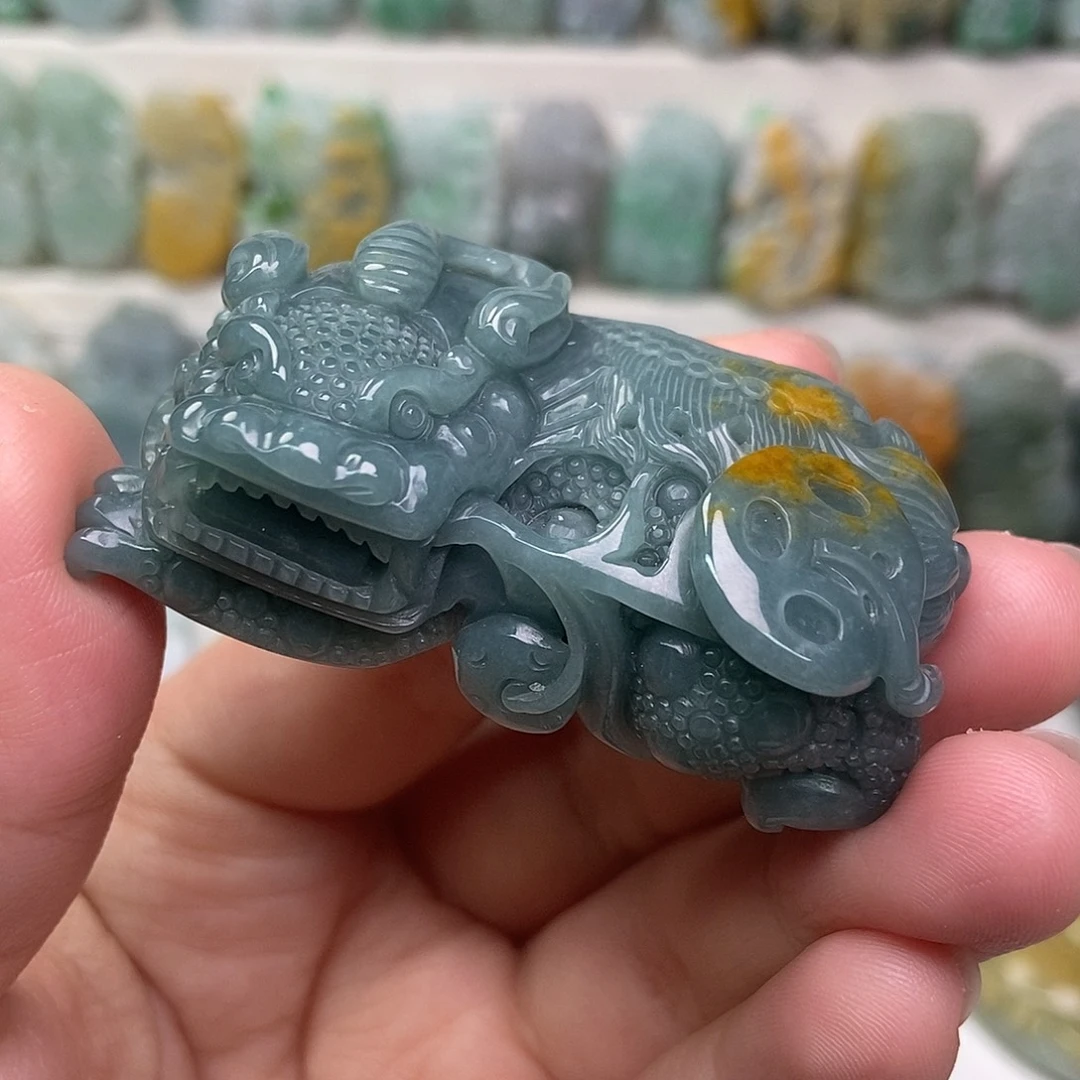 翡翠未镶嵌吊坠(赠链)