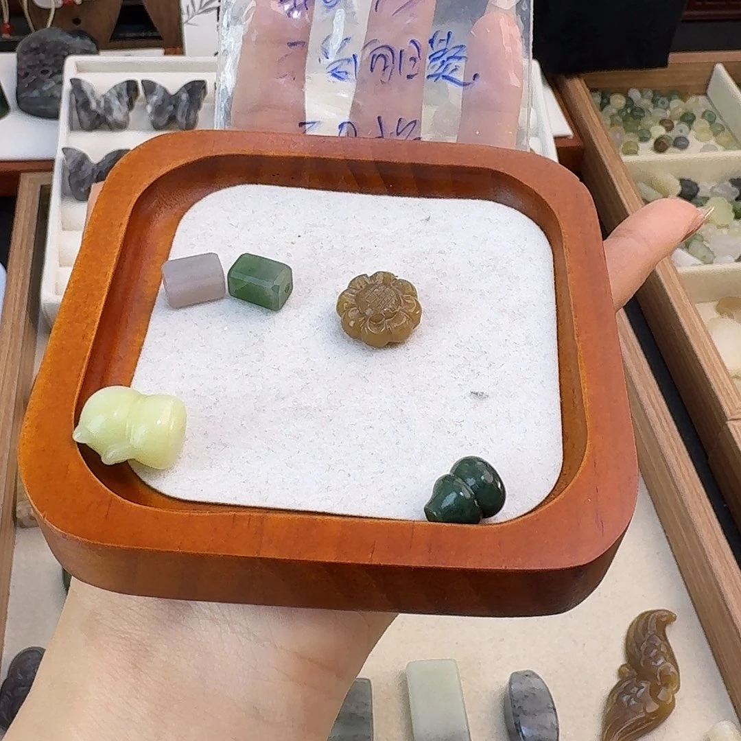 可***葵和田玉未镶嵌珠宝半成品