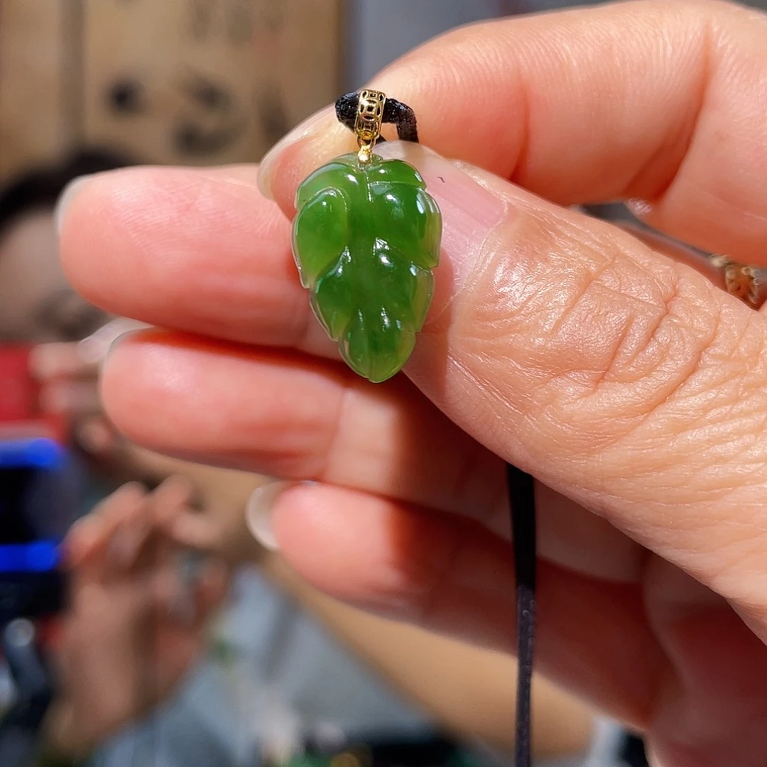 颈饰18K金镶嵌和田玉（碧玉）碧玉吊坠