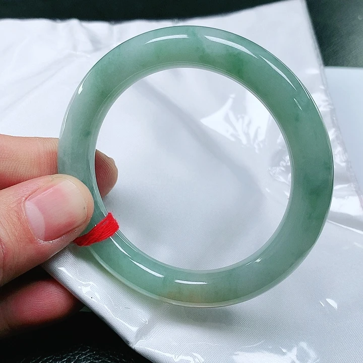 翡翠手镯未镶嵌翡翠手镯未镶嵌