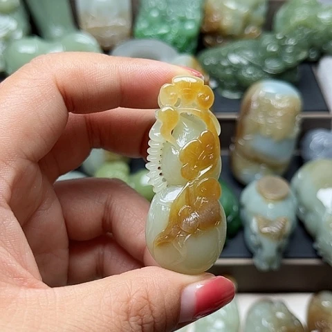 和田玉未镶嵌颈饰单**妞