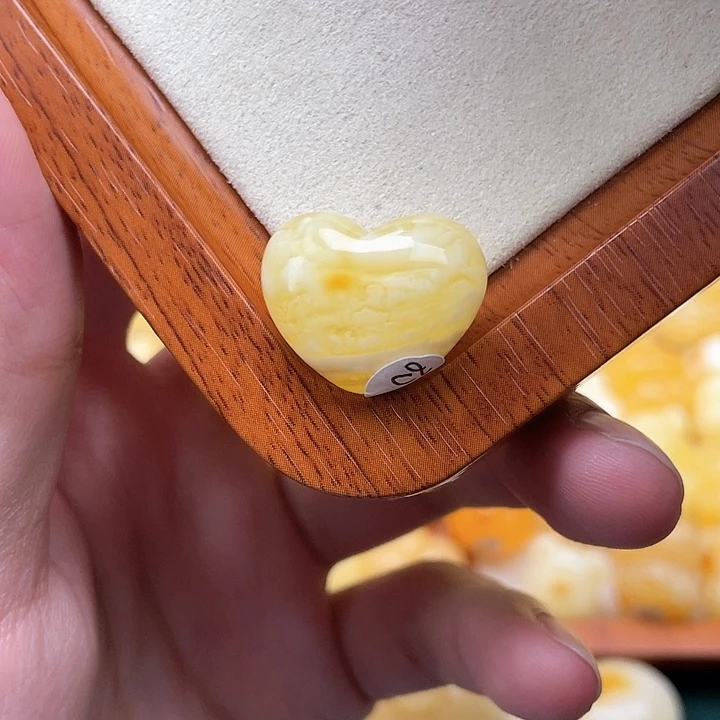 琥珀裸石未镶嵌蜜蜡