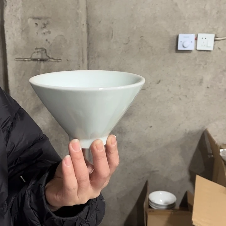 瓷片青瓷五英寸斗笠米饭碗四个，微瑕包邮