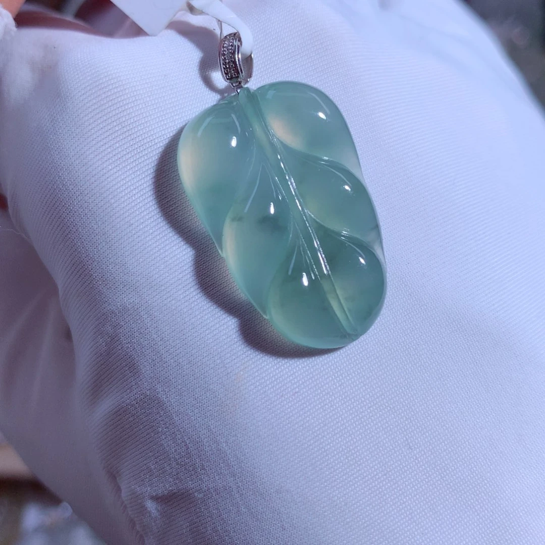 翡翠颈饰18K金镶嵌叶子