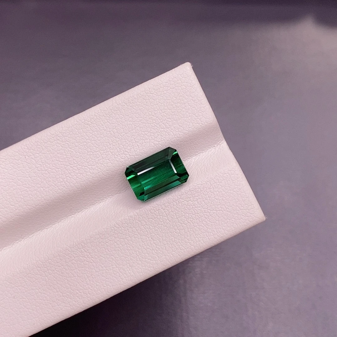 未镶嵌裸石碧玺3.7克拉