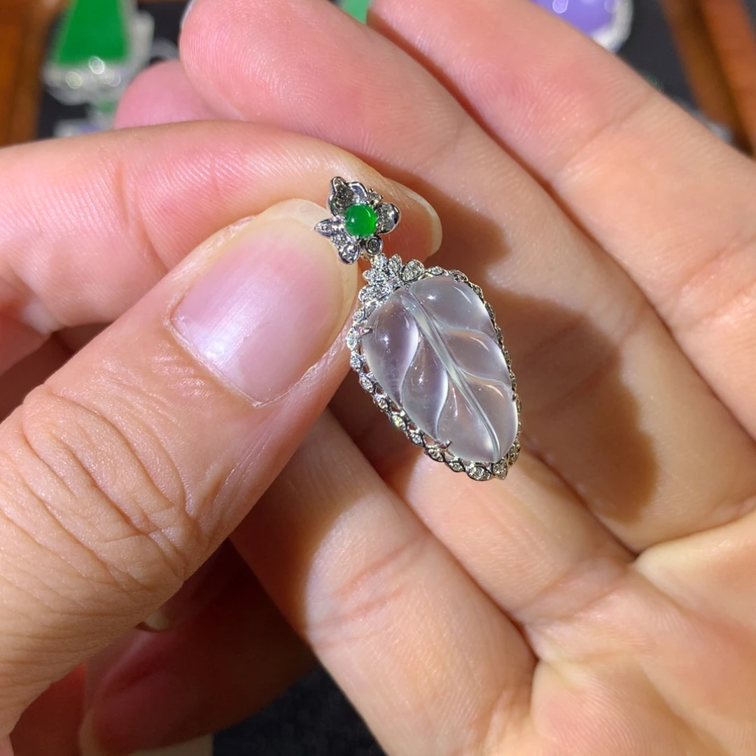 翡翠18K金镶嵌颈饰翡翠