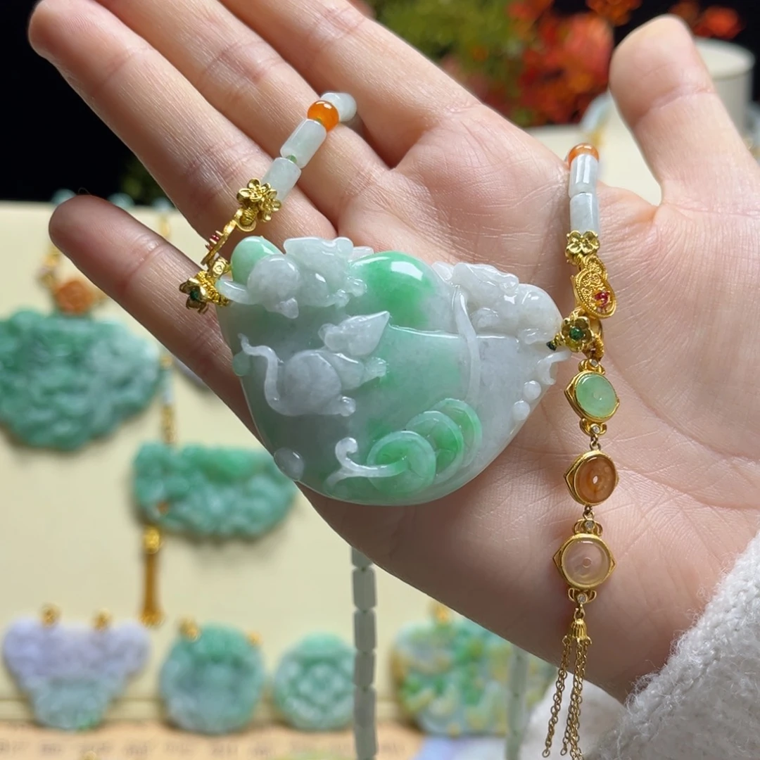 翡翠颈饰未镶嵌天然