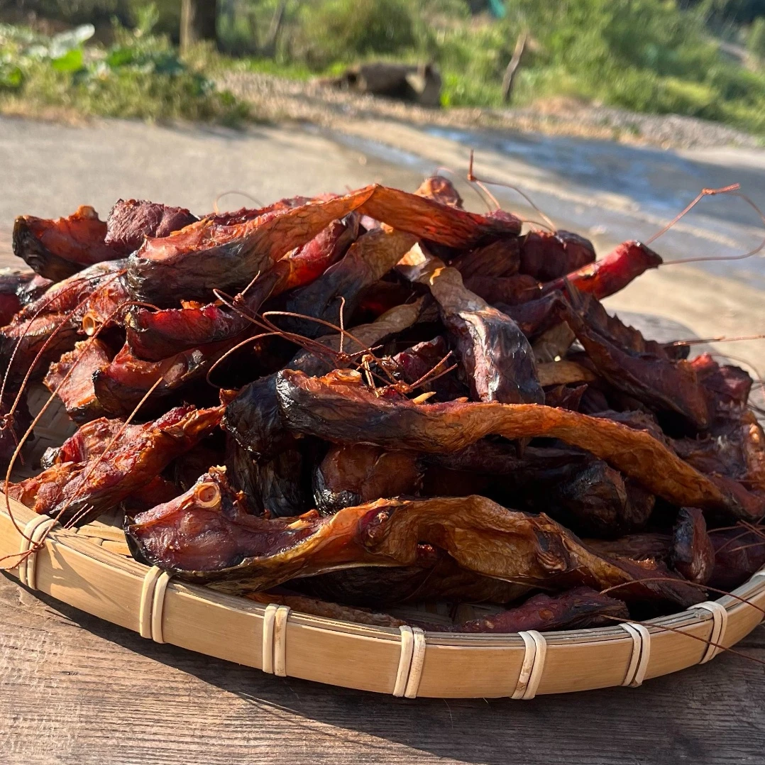 湖南农家柴火米糠烟熏腊草鱼条