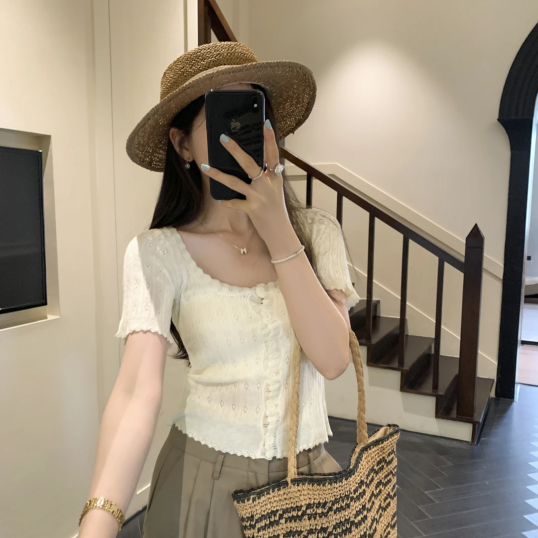 纯欲氛围感镂空提花排扣短袖针织衫女时尚气质百搭修身露锁骨上衣