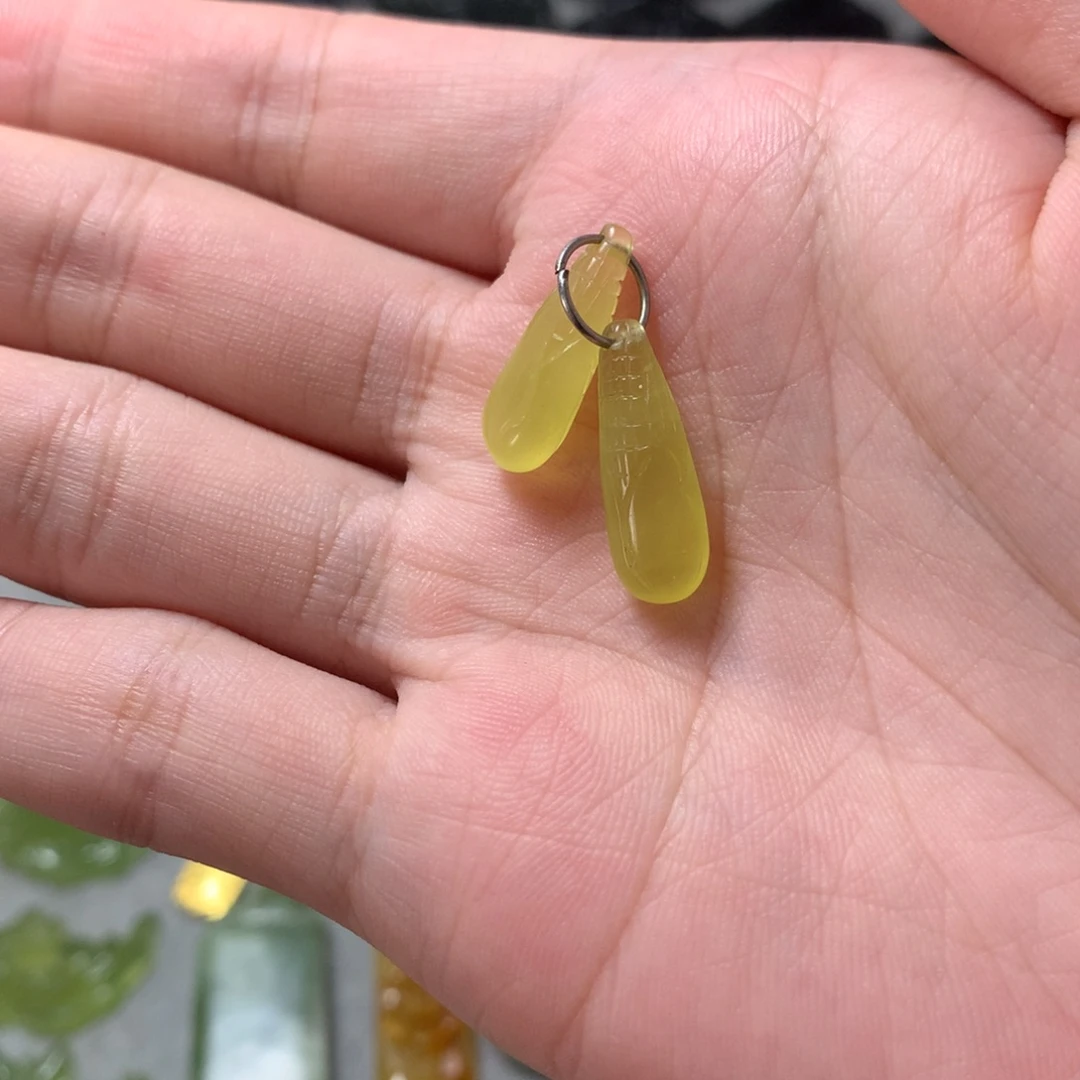 岫玉未镶嵌颈饰耳坠