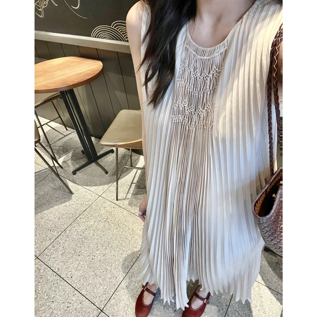FAR ZOOM  水光缎手工缩褶立体层次感百褶无袖连衣裙