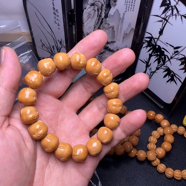 猴头核桃手串小熊