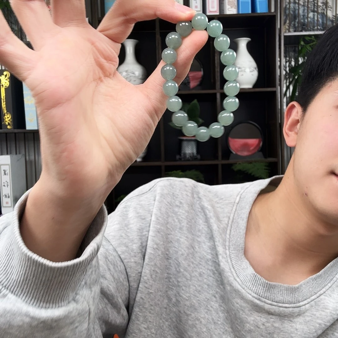 翡翠未镶嵌手链bhhhttfrrrhjjjjjjjhh