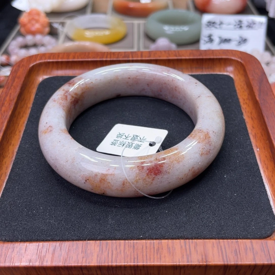 未镶嵌手镯石英岩玉