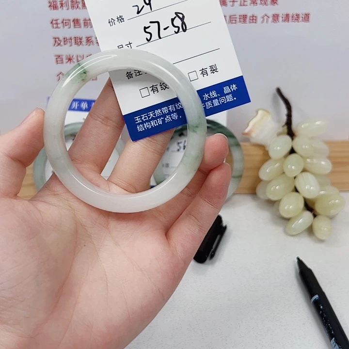 石英质玉（天山翠）手镯未镶嵌