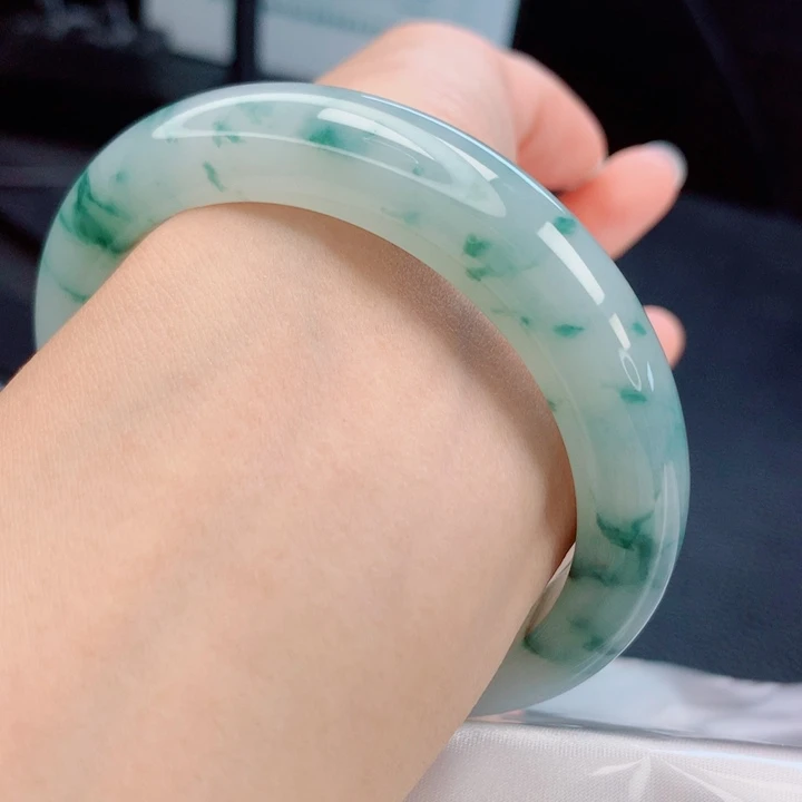 翡翠未镶嵌手镯57圈