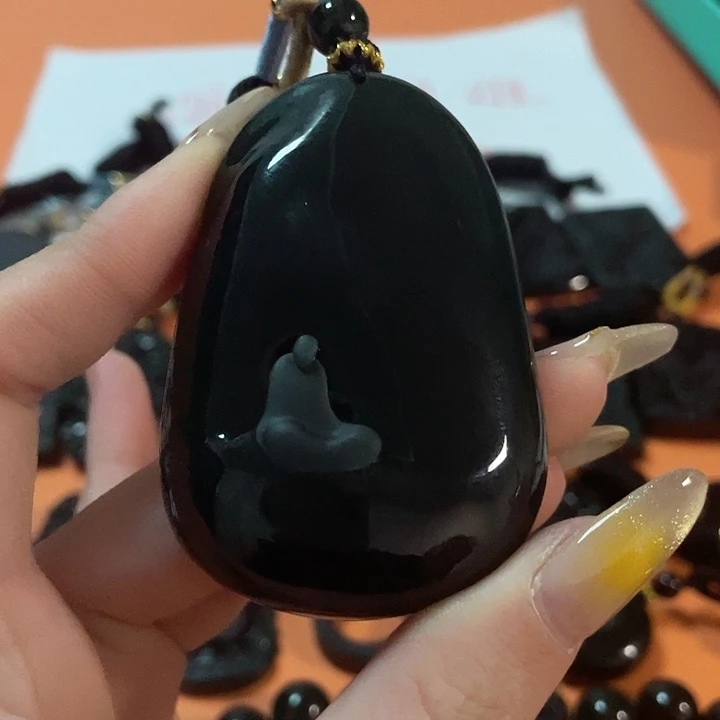 翡翠颈饰未镶嵌赵*子