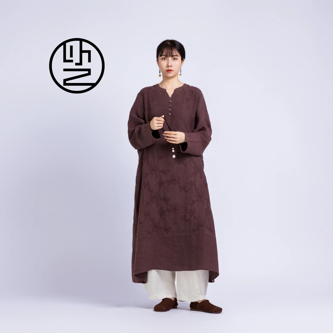 【以之】设计师品牌原创禅意复古提花亚麻宽松大码纽扣气质袍子
