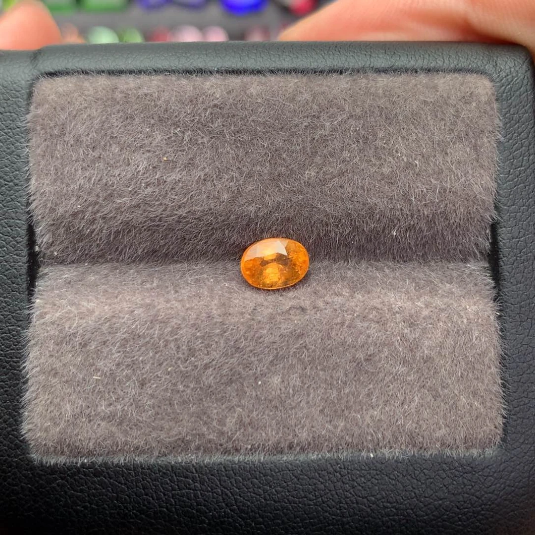 未镶嵌裸石石榴石（芬达石）1.16ct
