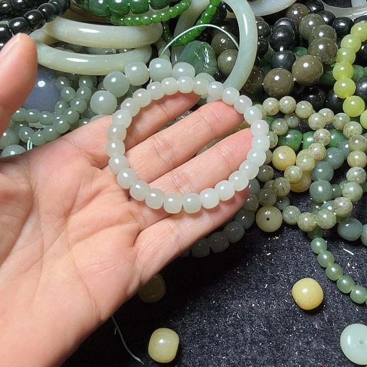 大***爷和田玉未镶嵌手串