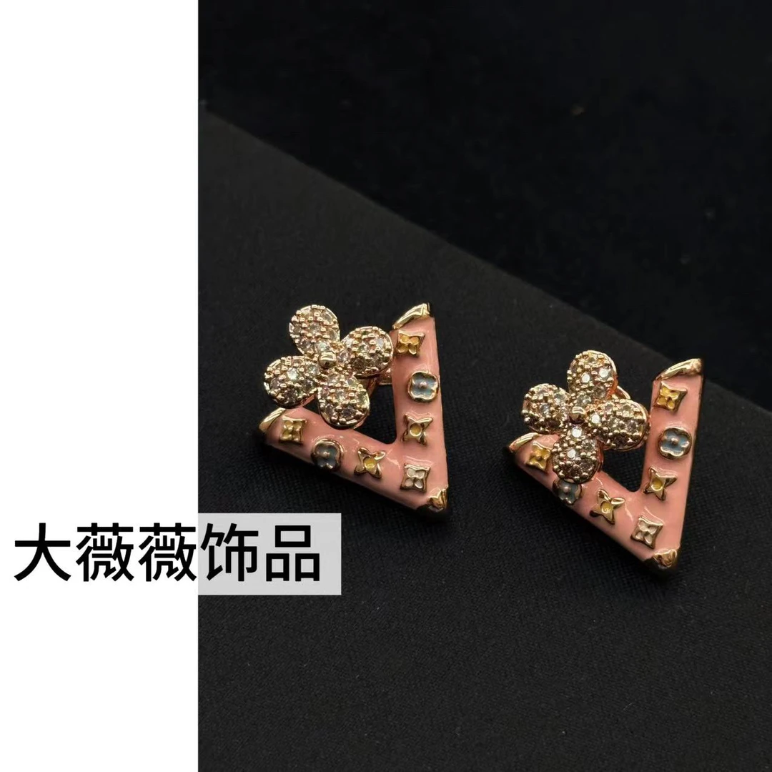 铜合金耳饰 粉色V字母十字花耳饰-5050