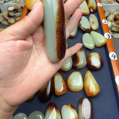 和田玉颈饰未镶嵌逆*行