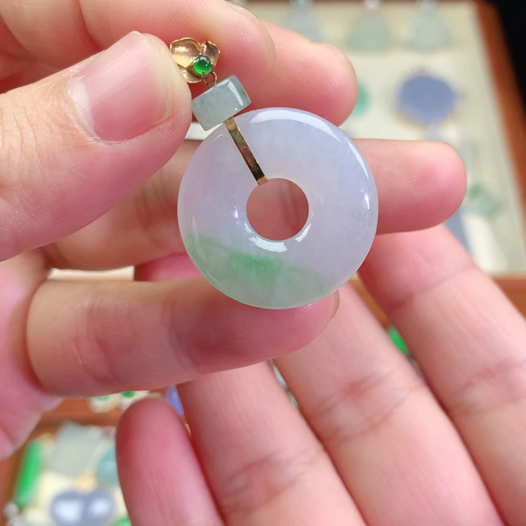 颈饰18K金镶嵌翡翠