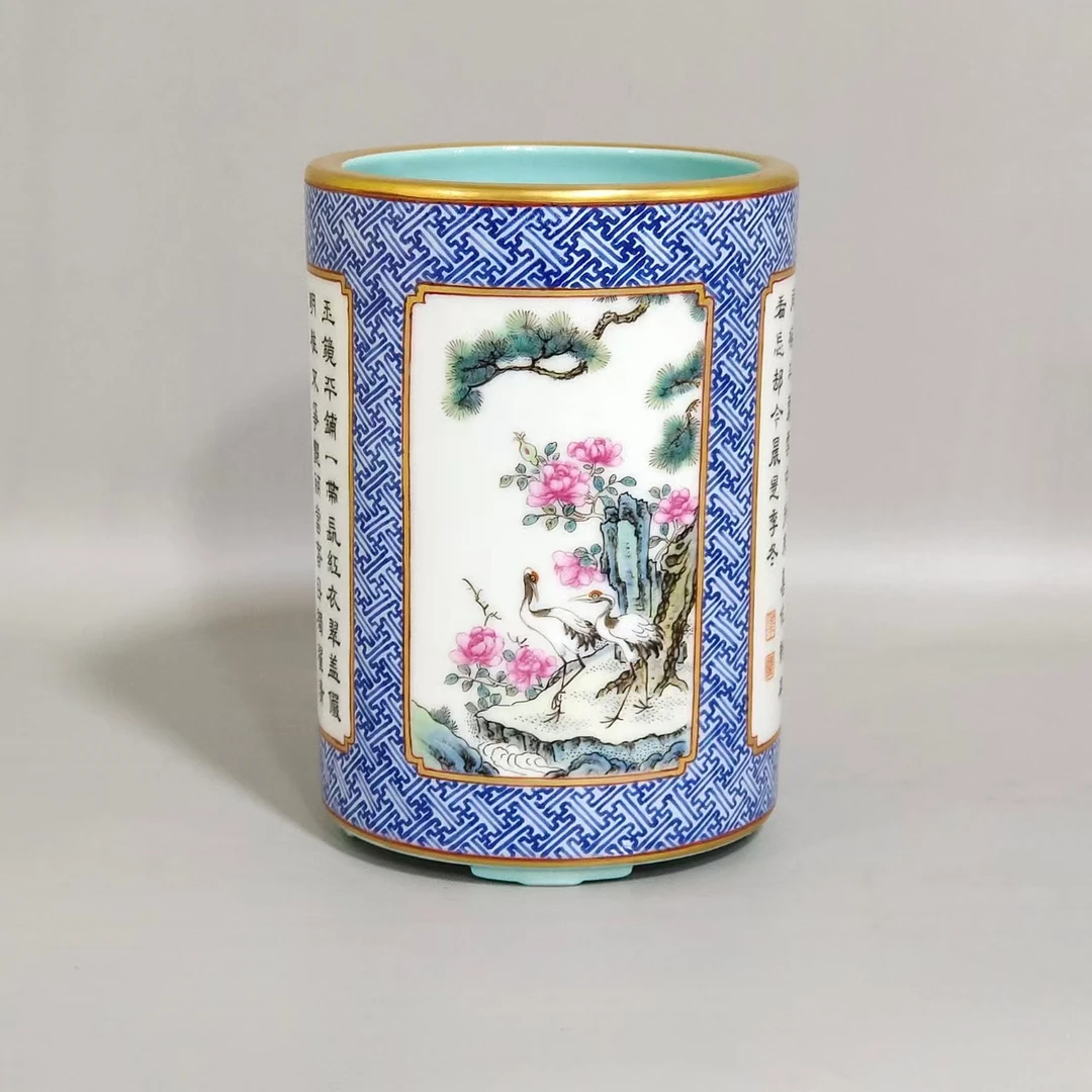 粉彩开窗花鸟笔筒