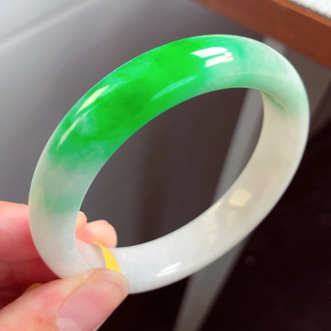 翡翠手镯未镶嵌缅甸翡翠