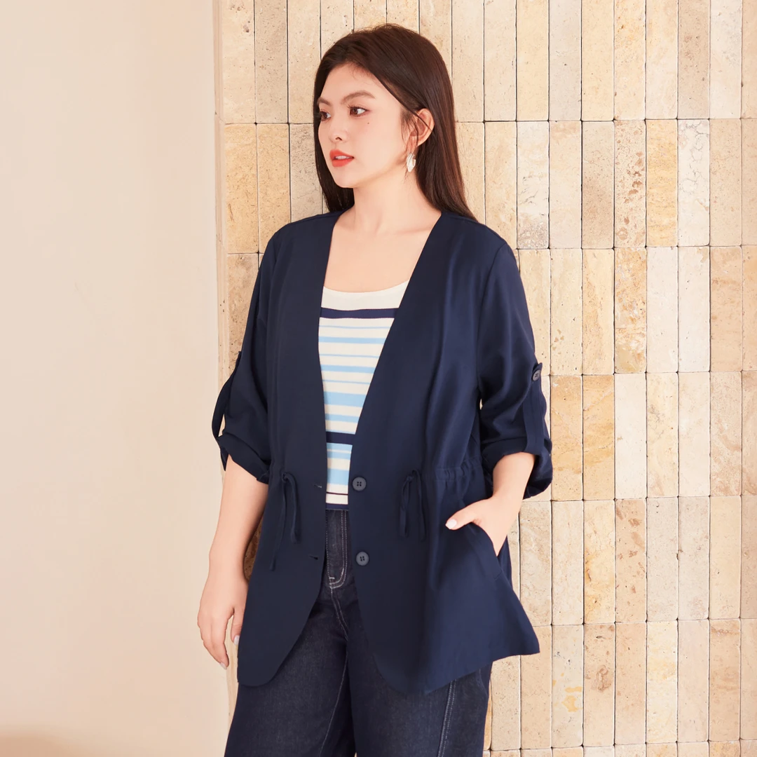 【秋款简约通勤掐腰显瘦遮肉不皱外套】MsShe大码女装A2506056