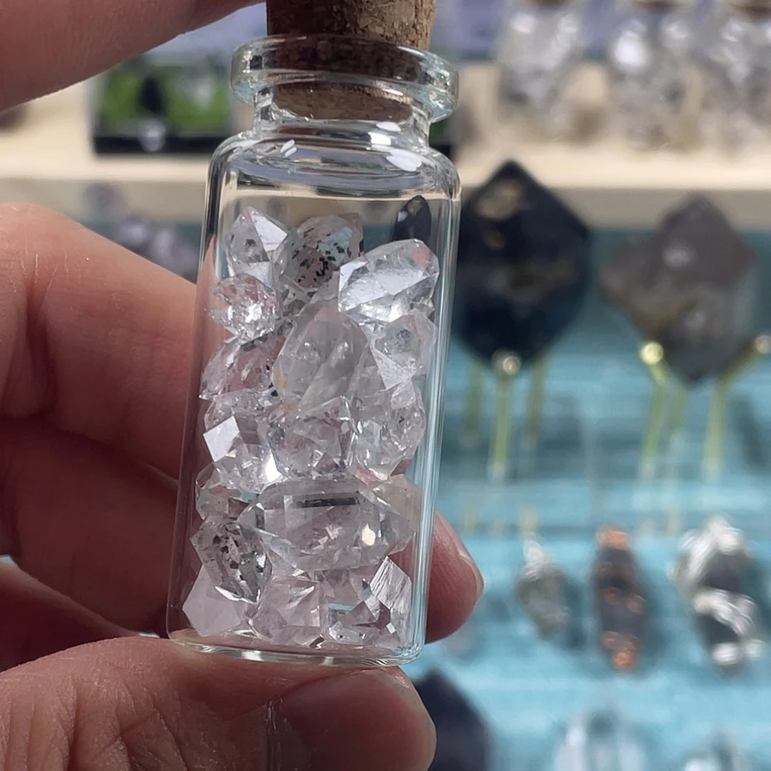 云贵川闪灵钻完整体碧玺（处理）