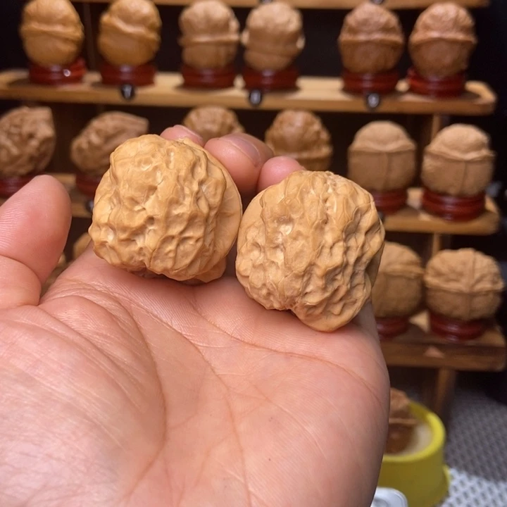 文玩核桃把件金尊龙脊8