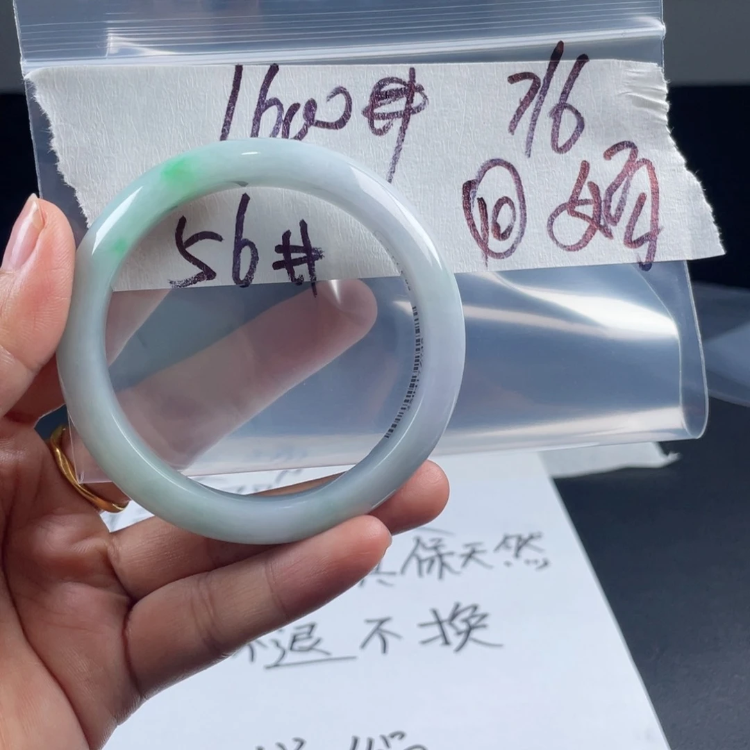 翡翠手镯未镶嵌翡翠手镯