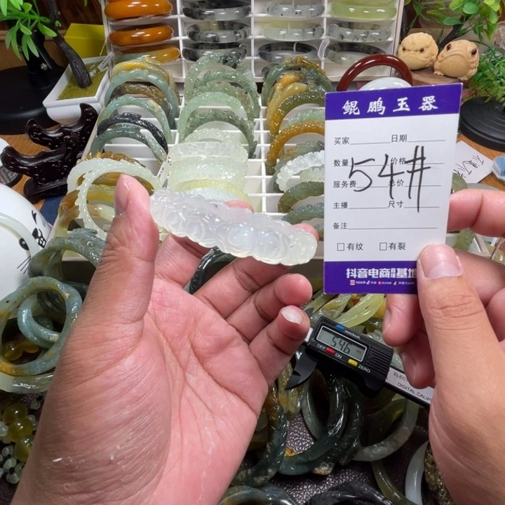 未镶嵌蛇纹石玉颈饰