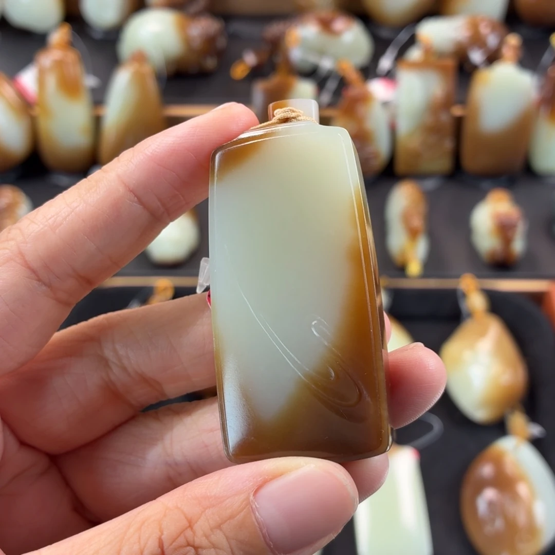 用***6颈饰未镶嵌和田玉