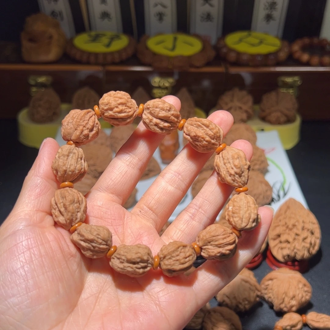 常***青把件文玩核桃铁豆手串