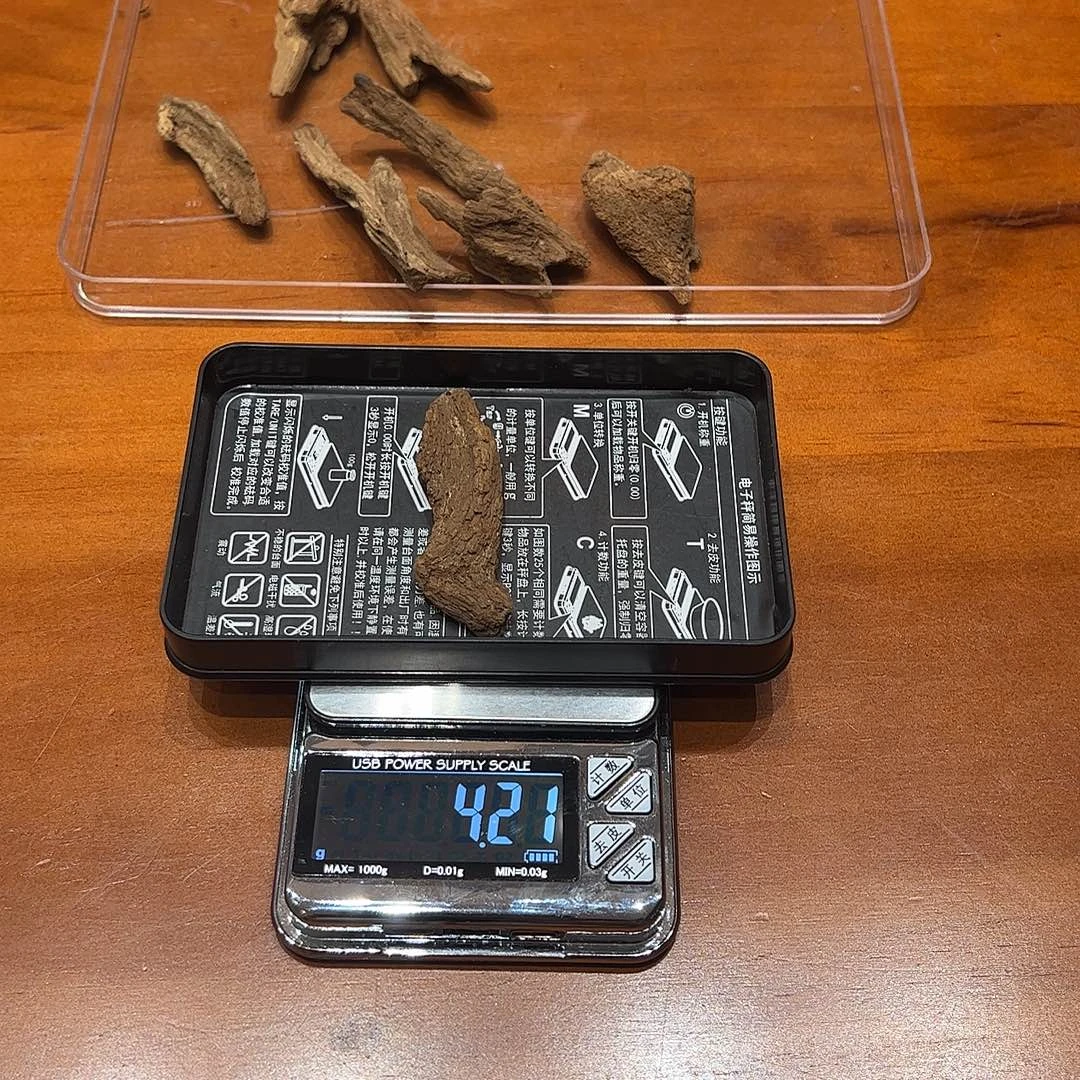 沉香沉香碎屑越南红土沉香1.6g
