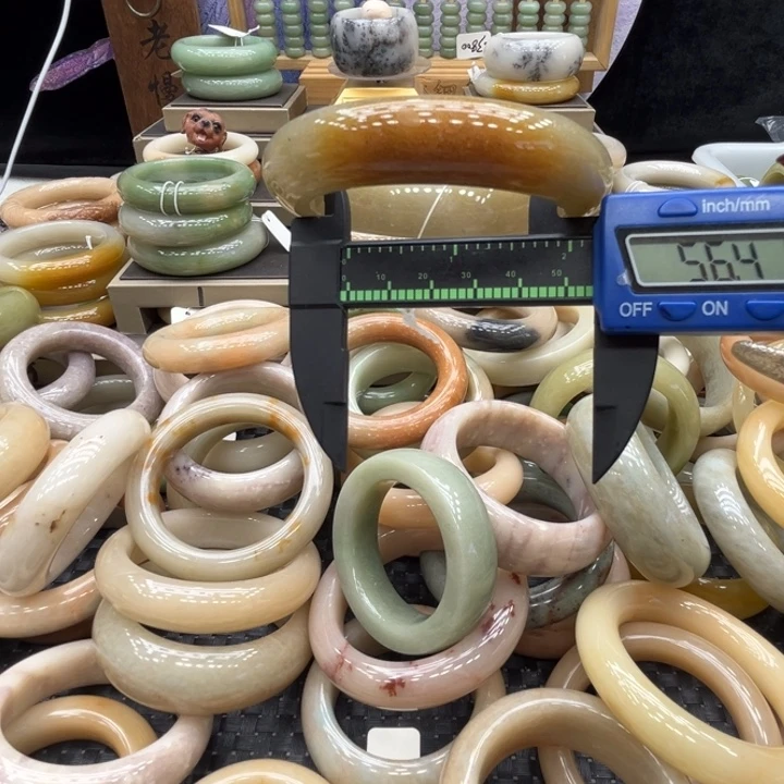 石英岩玉未镶嵌手镯