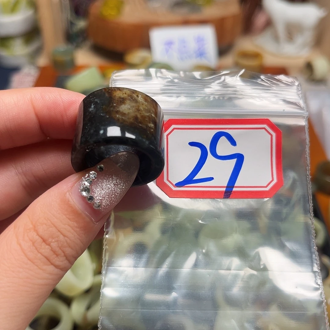 k****蛇纹石玉未镶嵌戒指