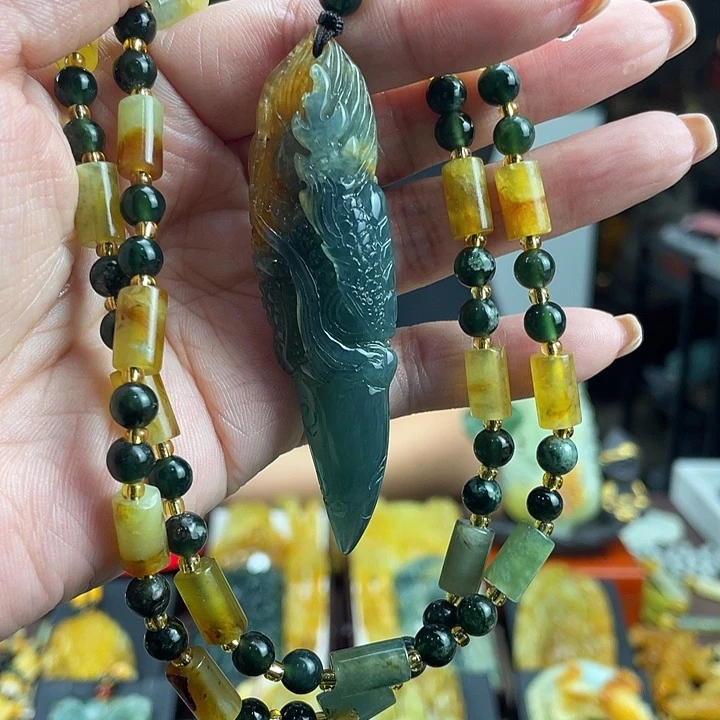 蛇纹石玉未镶嵌颈饰