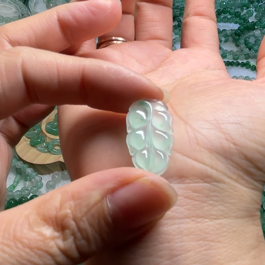 石英质玉（非洲翠）未镶嵌散珠冰叶子