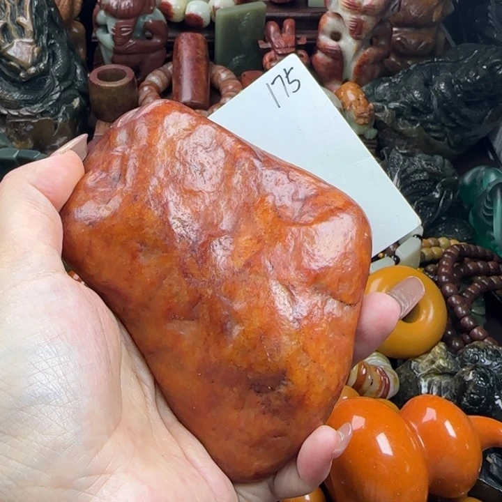 透闪石质玉未镶嵌珠宝奇石