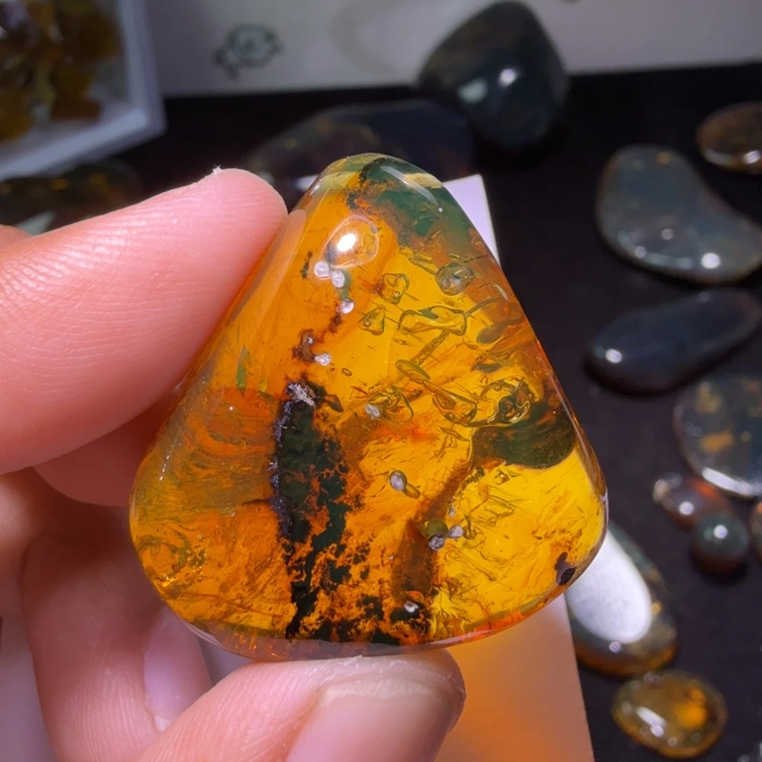 湘***飘琥珀未镶嵌裸石，，