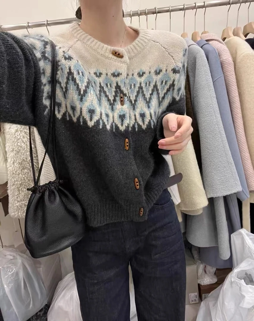 「牛角扣费尔岛开衫」软糯气质加厚提花拼色毛衣外套针织开衫