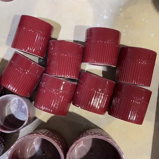 小****多肉绿植陶瓷花盆9.9包邮，有孔